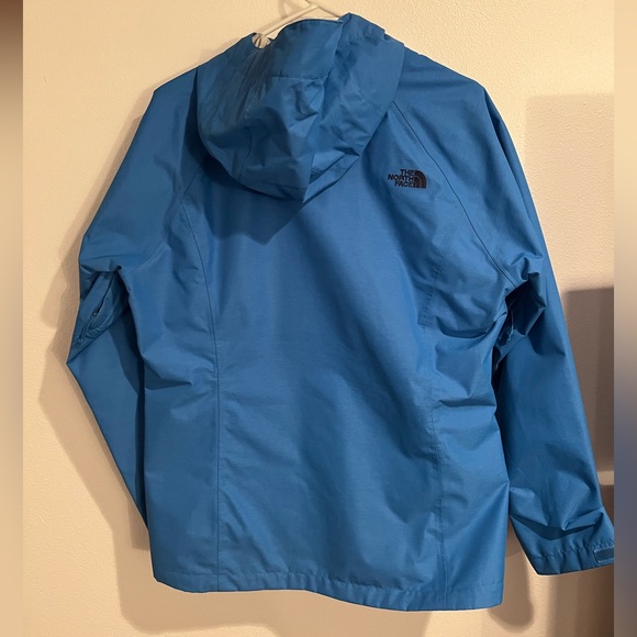 Women’s NorthFace Rain Jacket - Picture 2 of 3